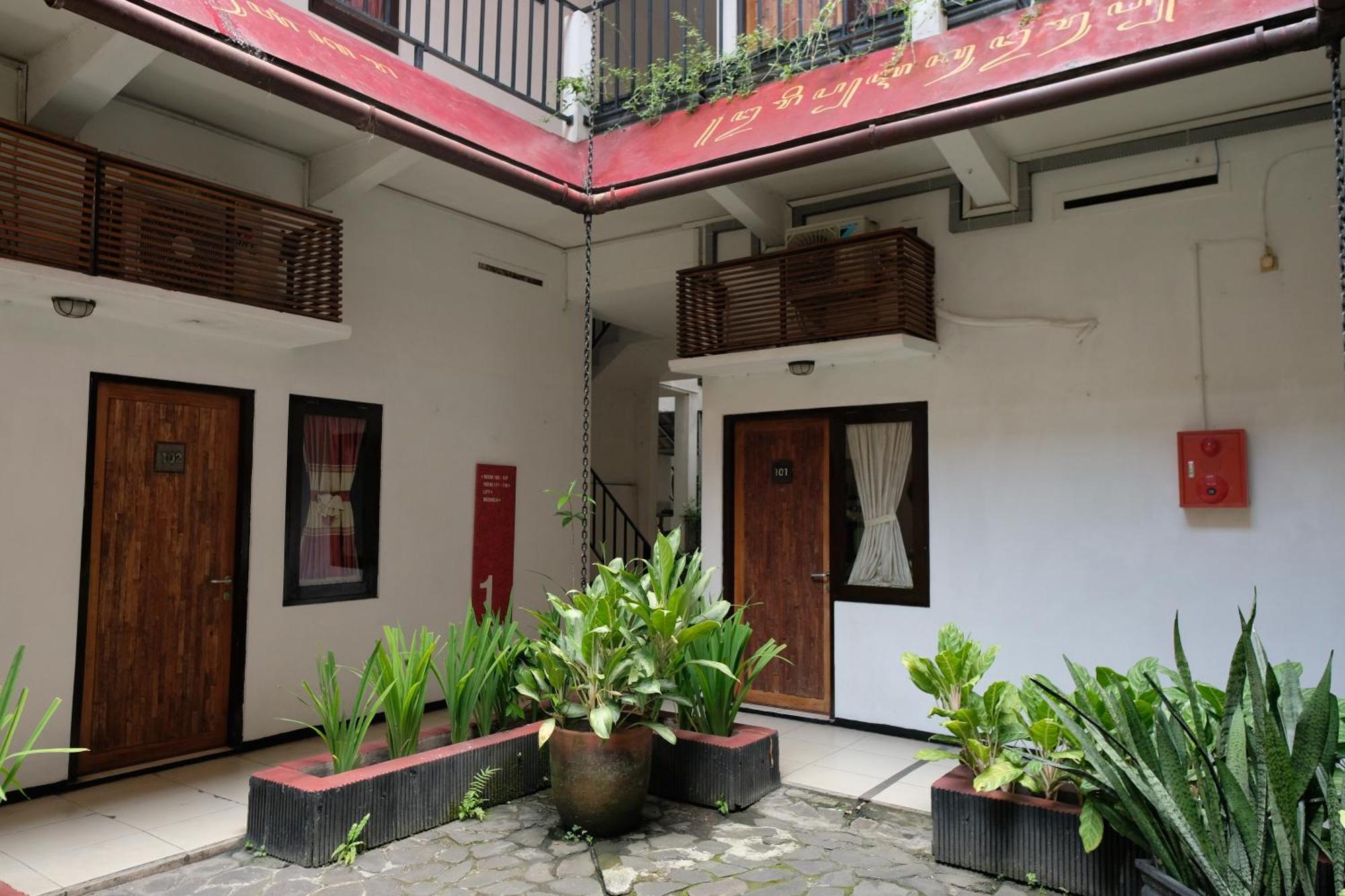 Mawar Asri Heritage Hotel Yogyakarta Bagian luar foto